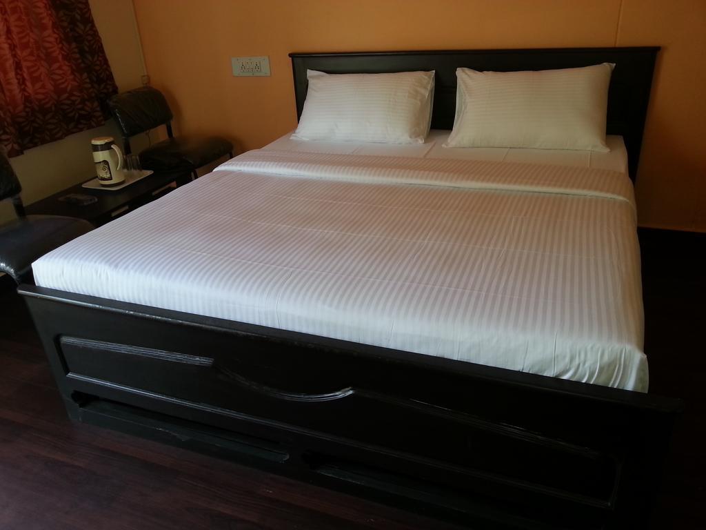 Sri Sai Comforts Hotel Bangalore Room photo