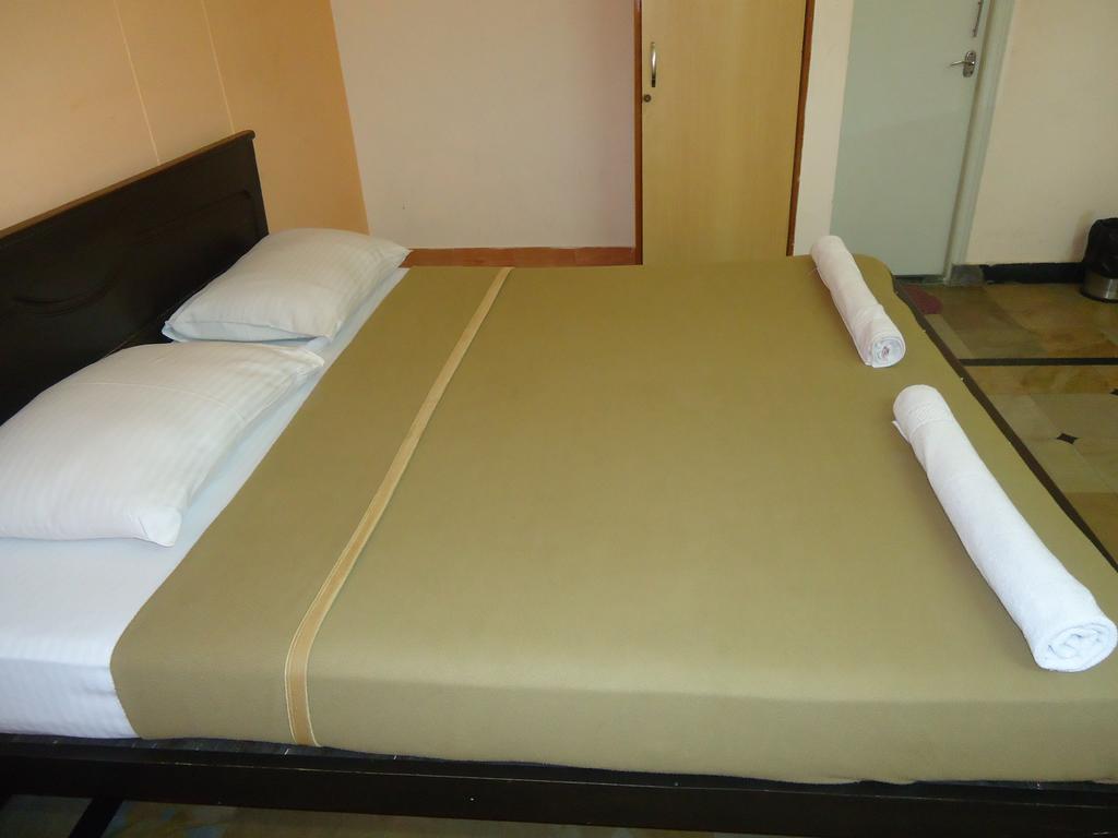 Sri Sai Comforts Hotel Bangalore Room photo